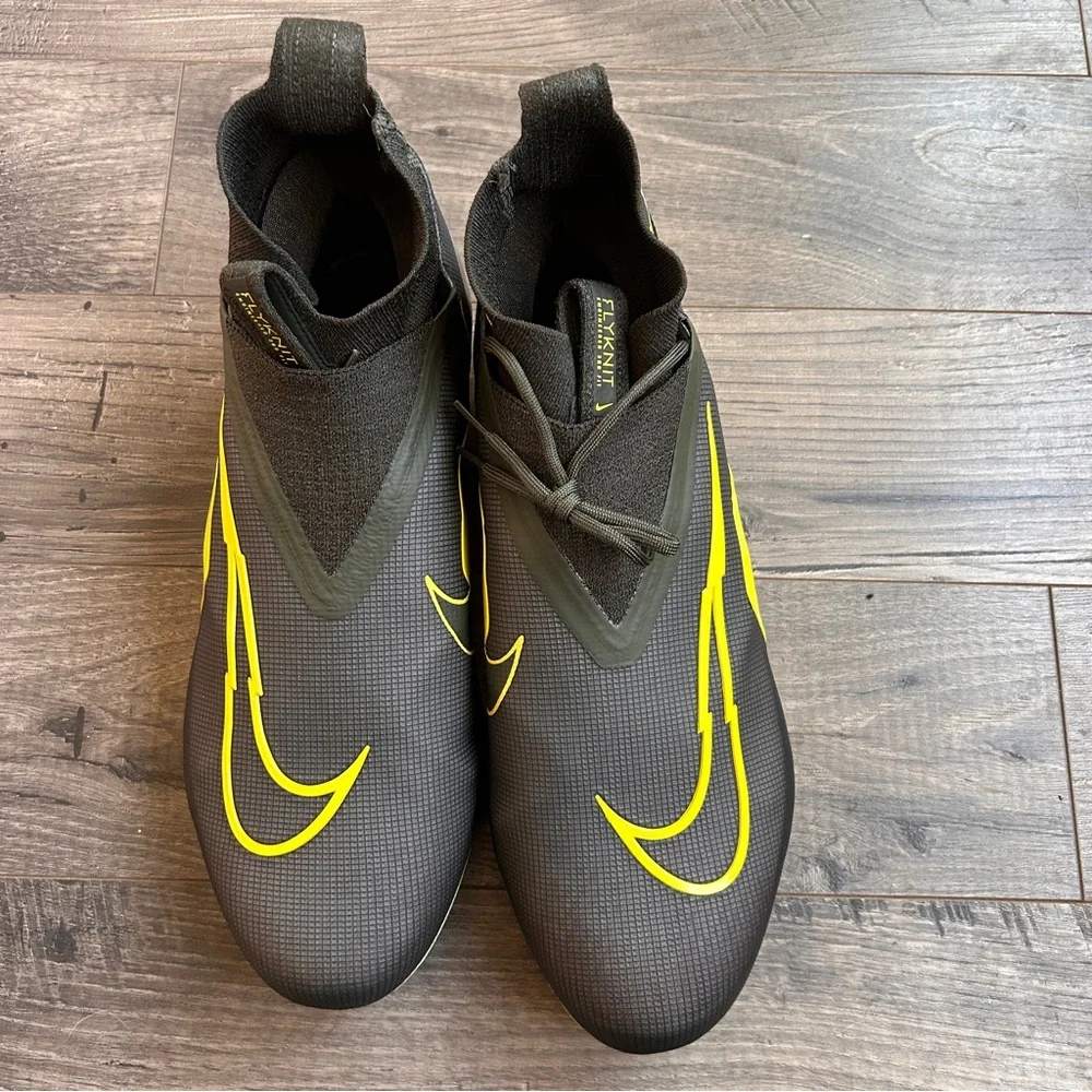 Nike Oregon Ducks PE Football Cleats Men’s 14W NEW